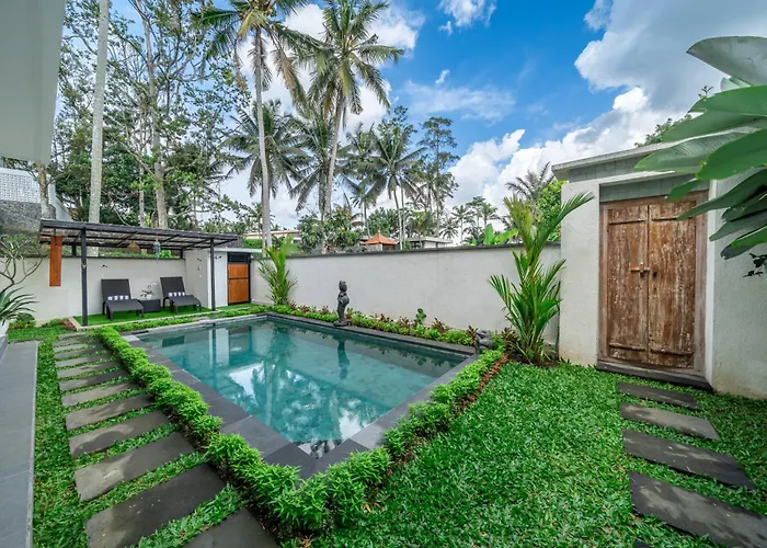 Gauri - Quiet Village Retreat With Huge Pool Near Dining Spots