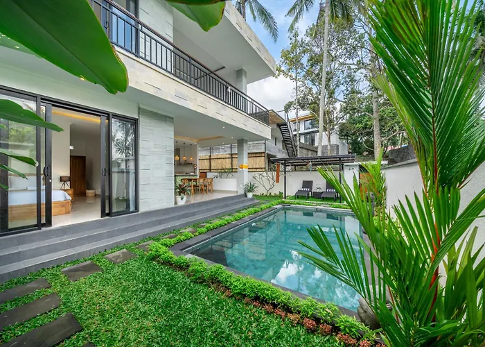 Villa Gauri - Quiet Village Retreat With Huge Pool Near Dining Spots