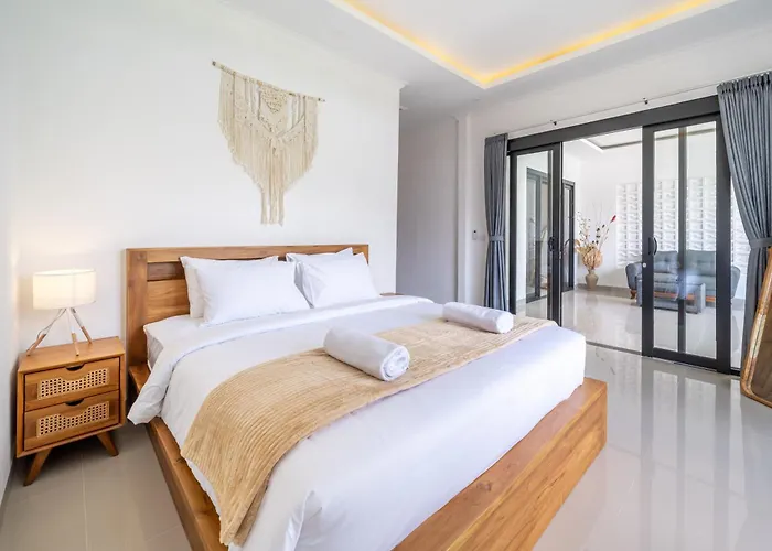 Gauri - Quiet Village Retreat With Huge Pool Near Dining Spots Villa