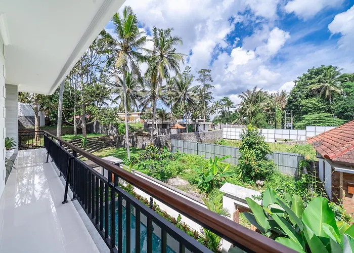Gauri - Quiet Village Retreat With Huge Pool Near Dining Spots